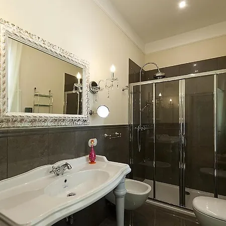 In Sleeps 10 With Pool And Air Con *