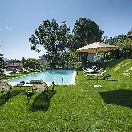 In Sleeps 10 With Pool And Air Con
