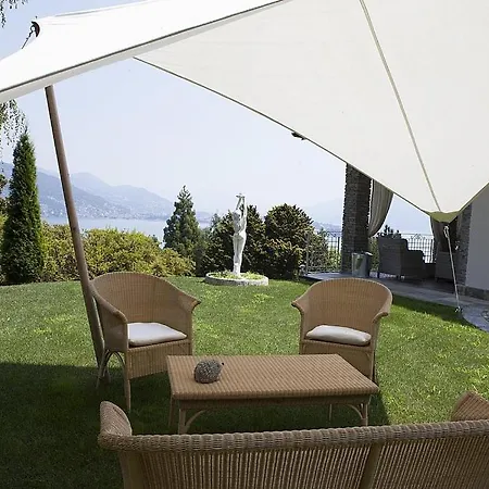 Villa In Sleeps 10 With Pool And Air Con *