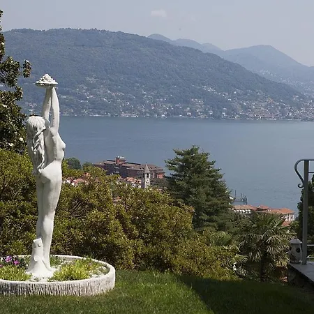 In Sleeps 10 With Pool And Air Con * Baveno