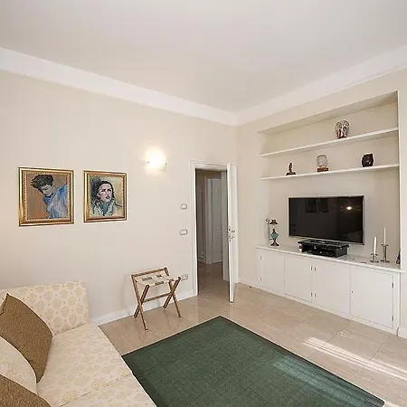 In Sleeps 10 With Pool And Air Con Villa