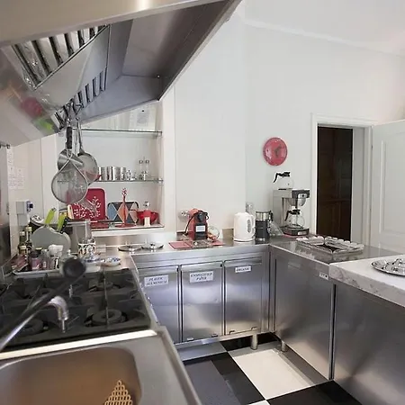 Villa In Sleeps 10 With Pool And Air Con Baveno