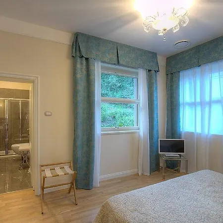 In Sleeps 10 With Pool And Air Con Villa