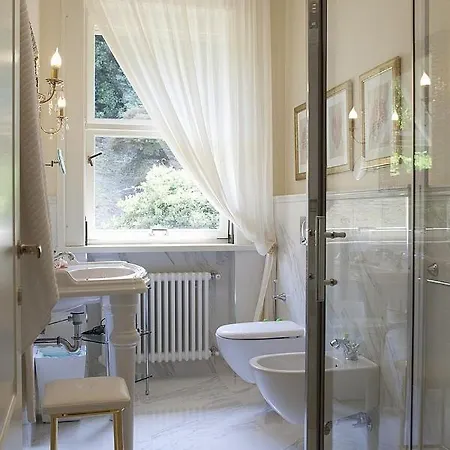 In Sleeps 10 With Pool And Air Con Villa Baveno