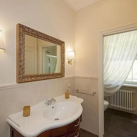 In Sleeps 10 With Pool And Air Con Villa