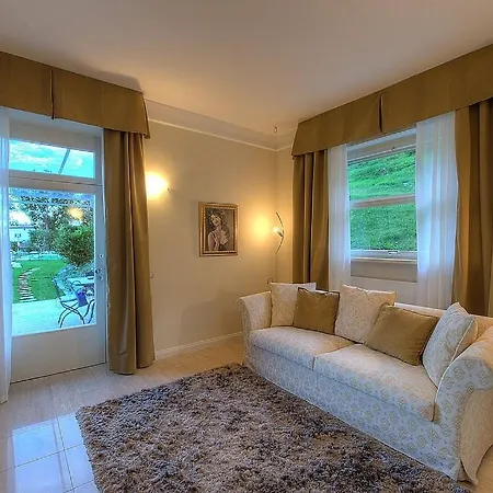 In Sleeps 10 With Pool And Air Con * Baveno