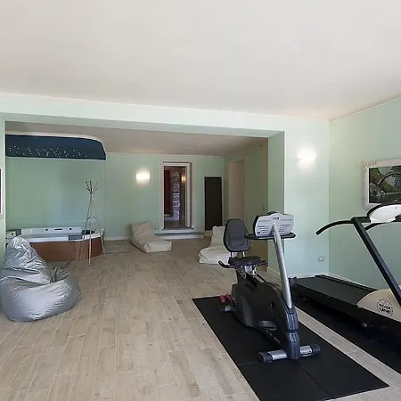 In Sleeps 10 With Pool And Air Con Villa *