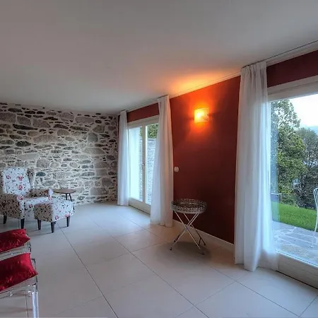In Sleeps 10 With Pool And Air Con Baveno
