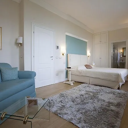 In Sleeps 10 With Pool And Air Con Baveno